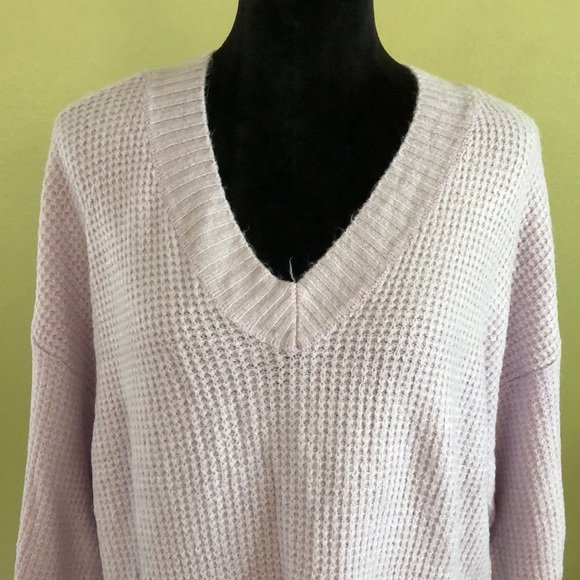 🔥NWT🔥 American Eagle Outfitters Women’s Oversized V-Neck Sweater - Picture 1 of 8